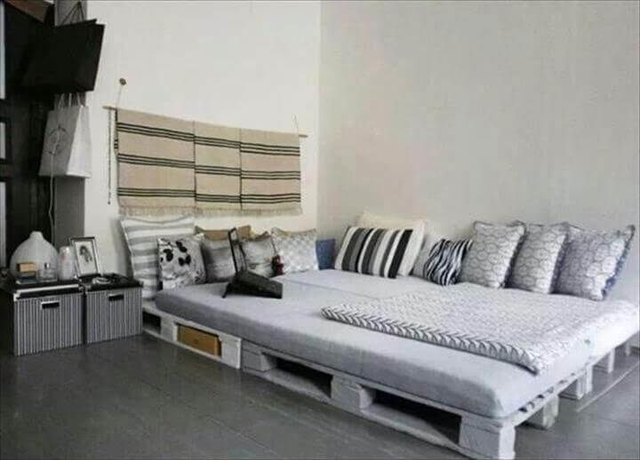 reclaimed pallet shabby chic platform bed design