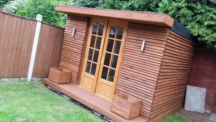 DIY summer Cabin made from Reclaimed Pallets.