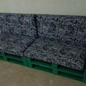 recycled pallet cushioned sofa