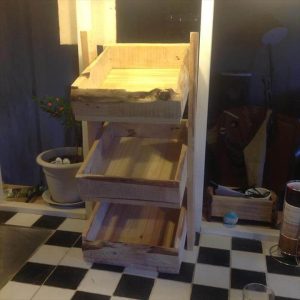 Three Tiered Pallet Herb Planter - Easy Pallet Ideas