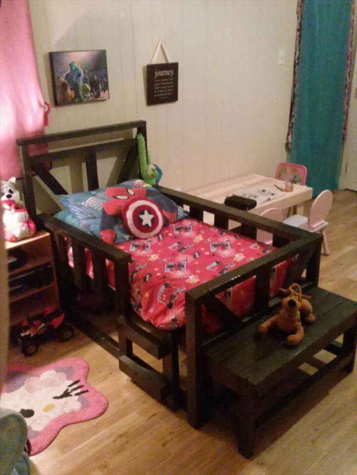 Pallet hotsell baby bed