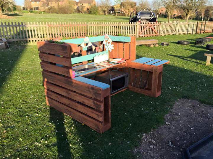 Rustic Pallet Mud Kitchen 