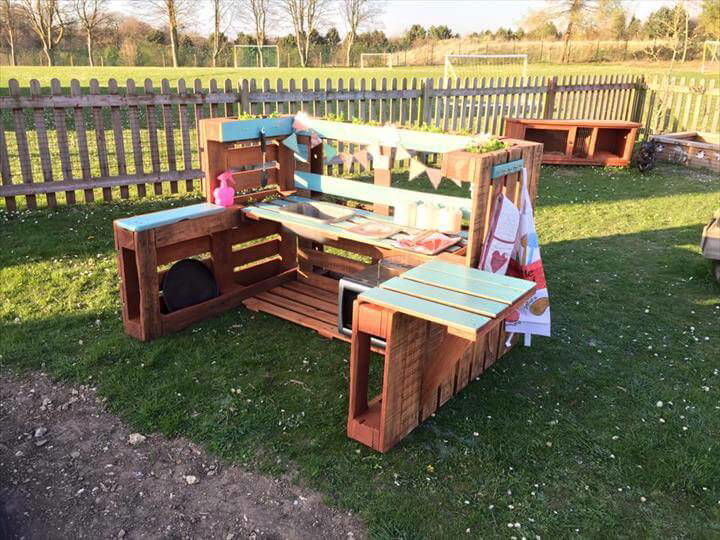 Wooden Rustic Pallet Mud Kitchen 