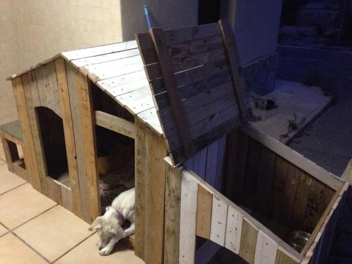 reclaimed pallet dog house
