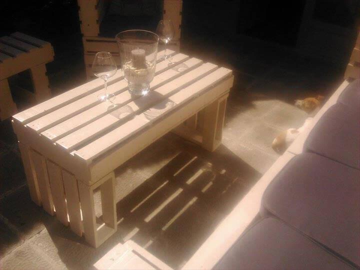 recycled pallet sofa and coffee table