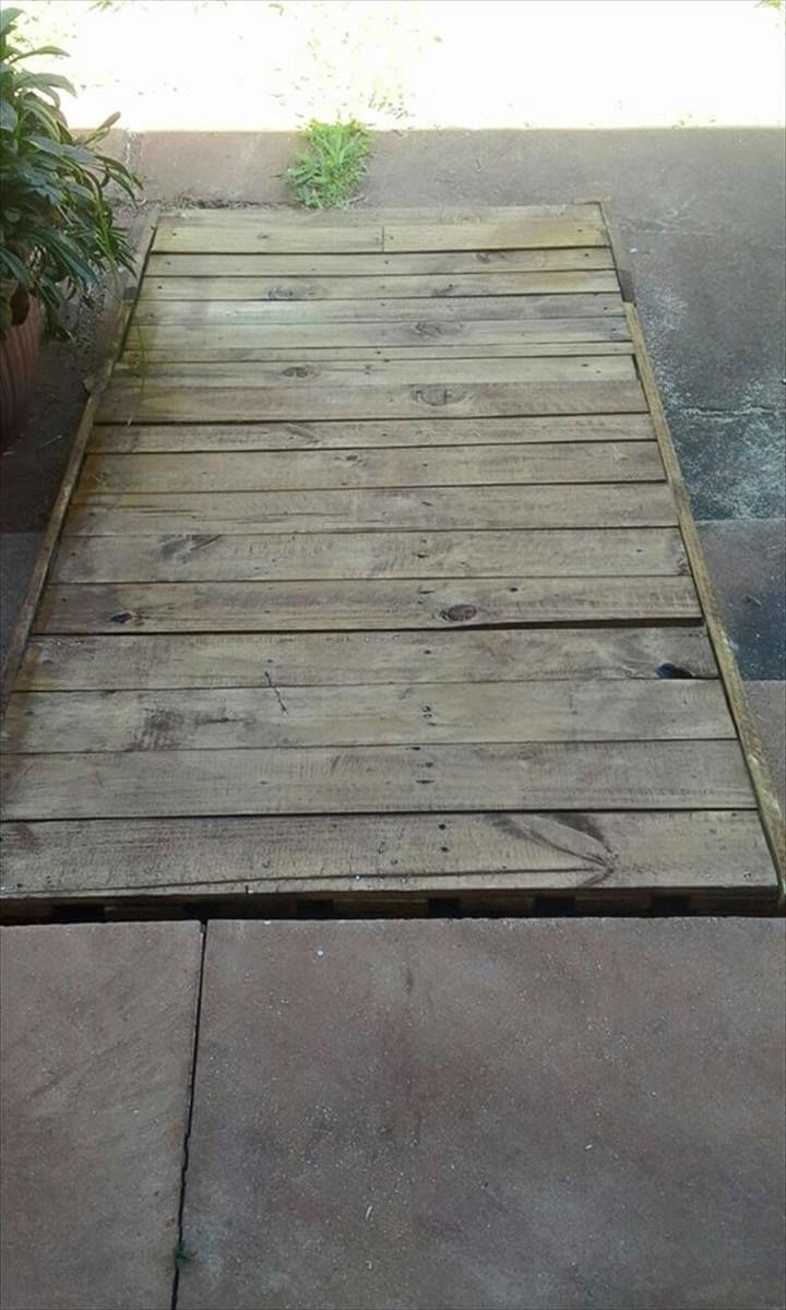 wood pallet ramp for entryway stair - easy pallet ideas