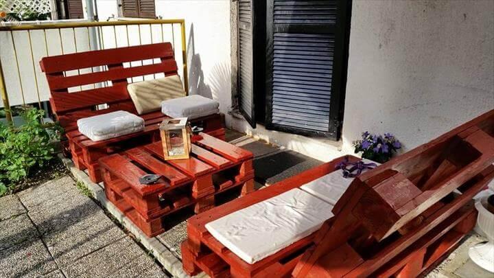 recycled pallet sofa and table