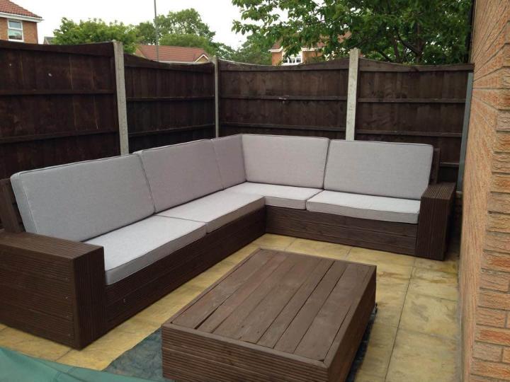 repurposed whole pallet corner sofa