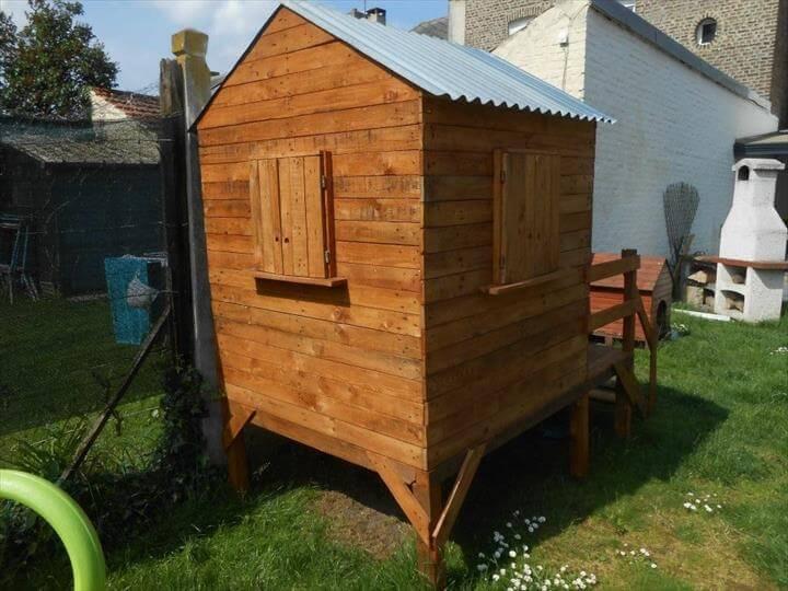 repurposed pallet playhouse