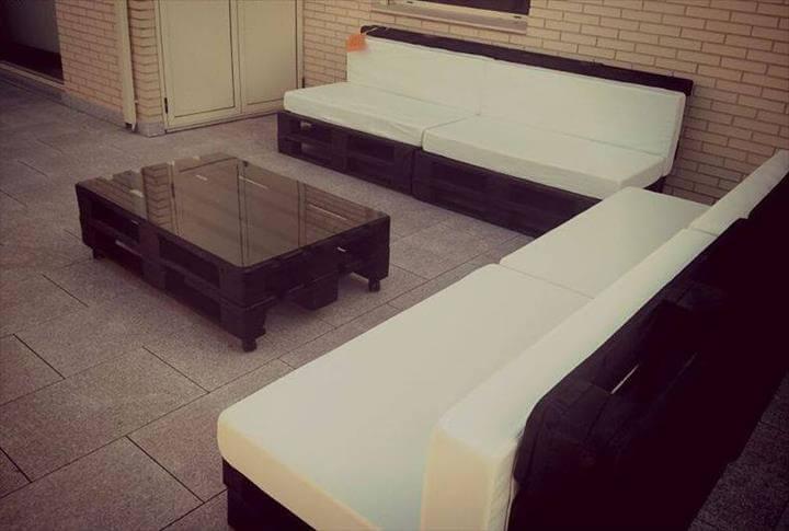 pallet grand L-shaped sofa with white cushion