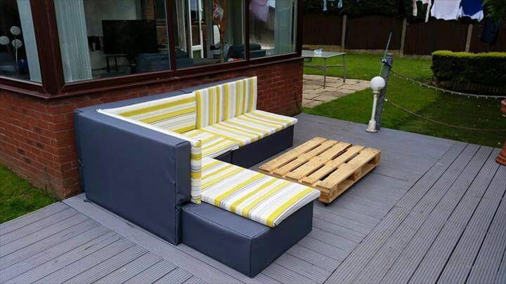 Wood Pallet Upholstered Sofa 