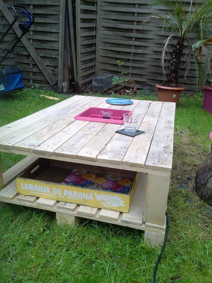 accent table with planter made of pallets