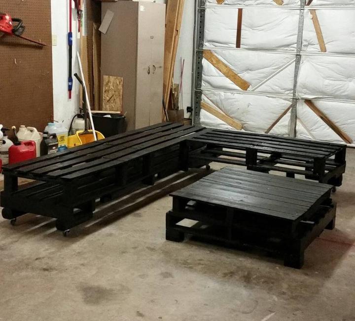 Whole pallet L-sofa with coffee table