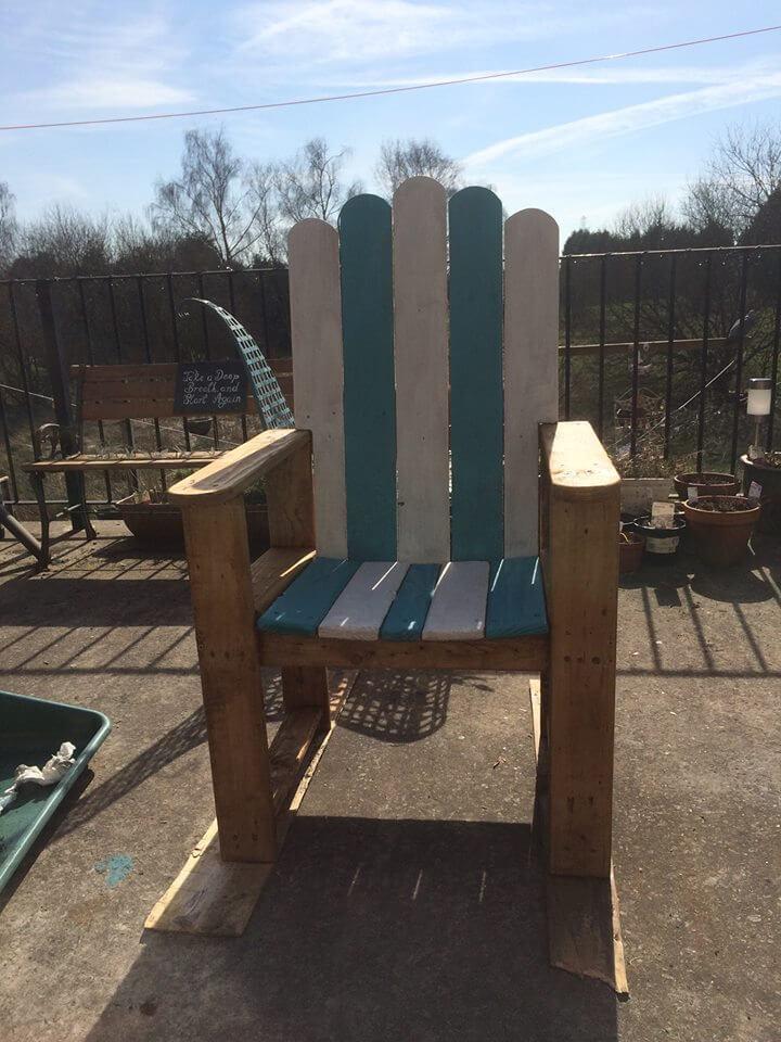 recycled pallet half painted Adirondack chair