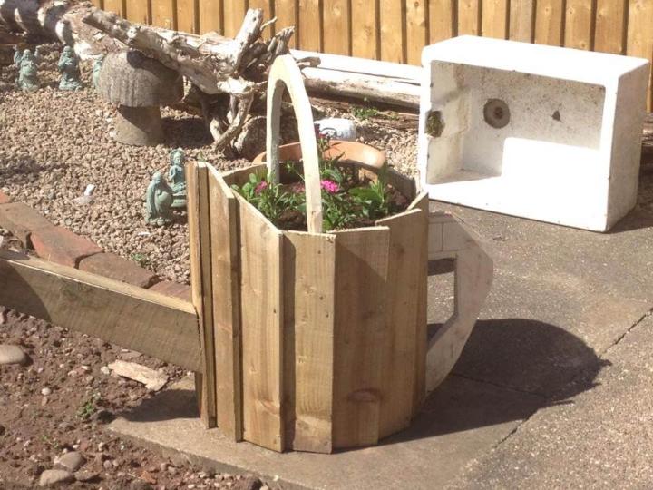 recycled pallet garden watering can planter