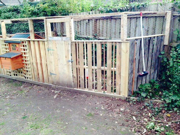 Diy Pallet Chicken Coop Or Hen House Easy Pallet Ideas