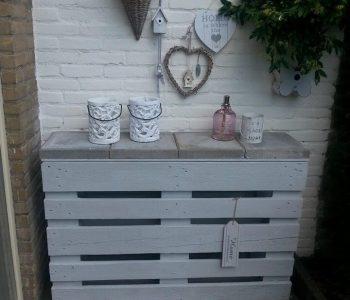 recycled pallet entryway table with concrete tiles top