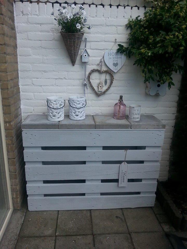 recycled pallet entryway table with concrete tiles top