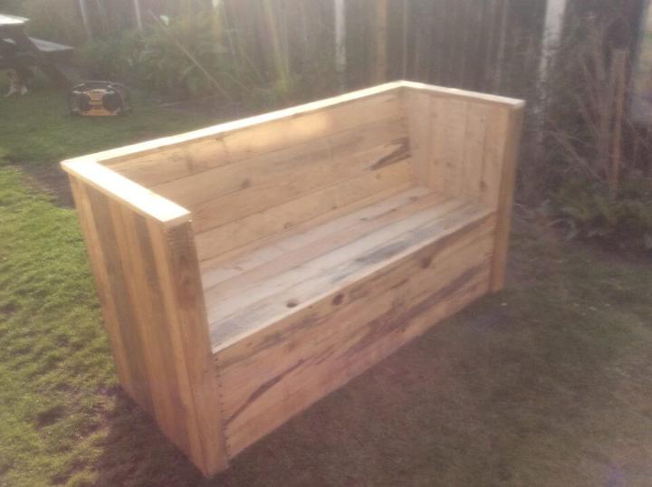 reclaimed pallet bench for garden and patio