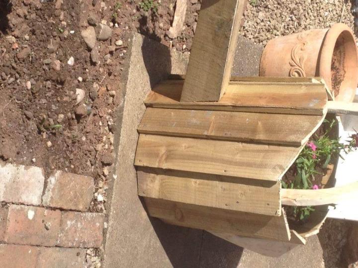 reclaimed pallet wooden garden watering can planter