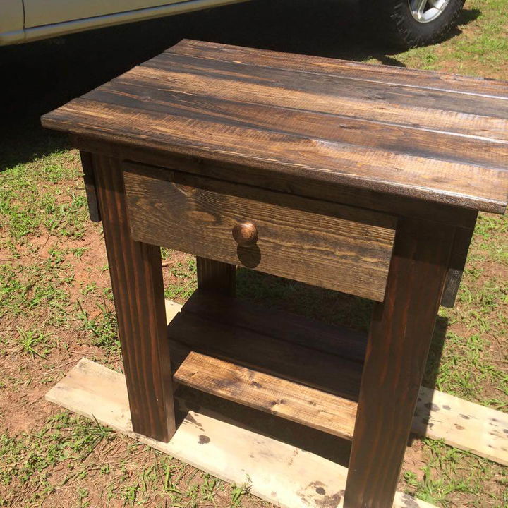 DIY Pallet Nightstand and Side Table - Easy Pallet Ideas