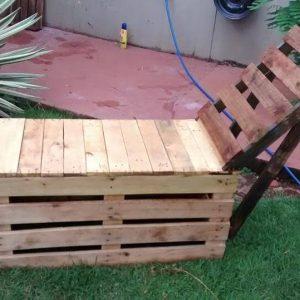 recycled pallet outdoor lounger