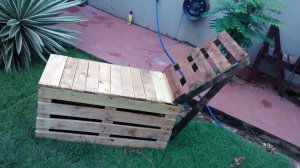 Creative Pallet Lounger - Easy Pallet Ideas