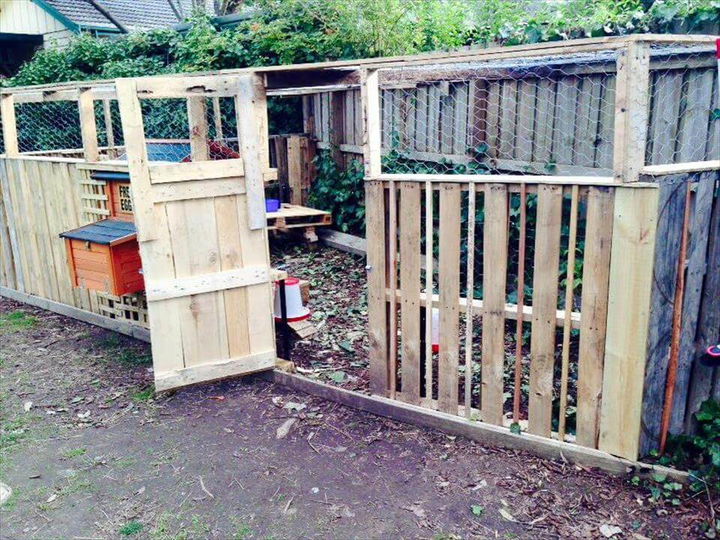 DIY Pallet Chicken Coop or Hen House! - Easy Pallet Ideas