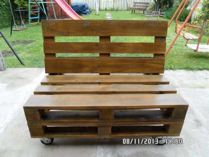 recycled pallet rolling seat