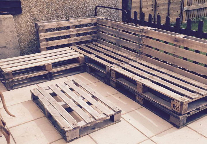 Outdoor Pallet Sectional Sofa - Easy Pallet Ideas