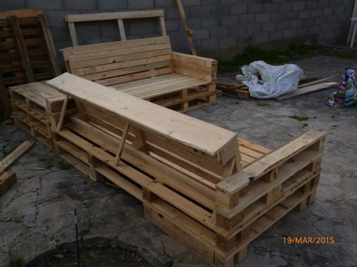 recycled pallet garden and patio set