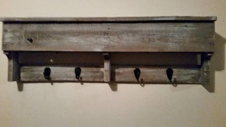 wooden pallet rustic shelf with hooks
