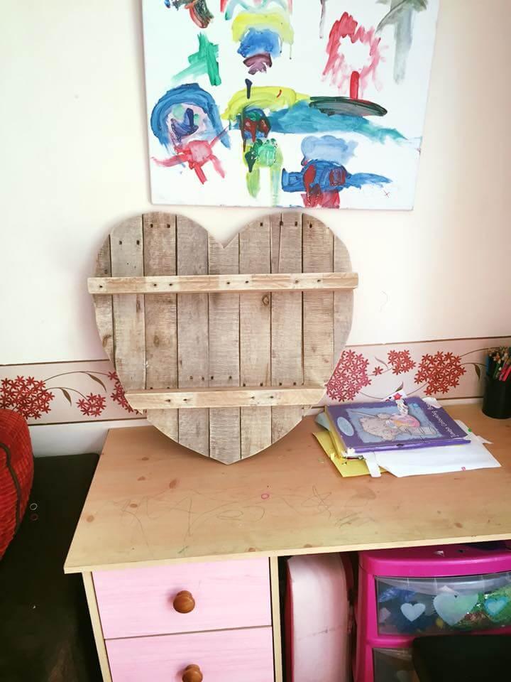 wooden pallet heart shelf and wall art