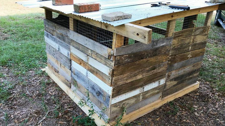 Reclaimed Pallet Chicken Coop - Easy Pallet Ideas