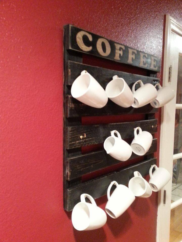 Repurposed pallet coffee mug holder unit