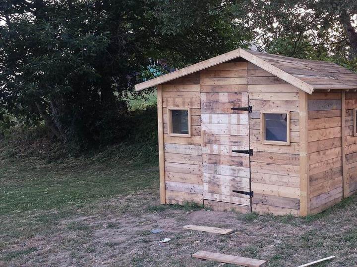 wooden pallet outdoor playhouse