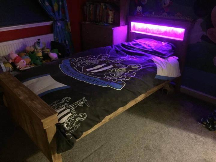 Pallet Bed with Lighted Headboard - Easy Pallet Ideas