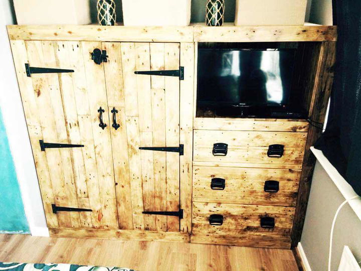 pallet TV cabinet with attached cupboard