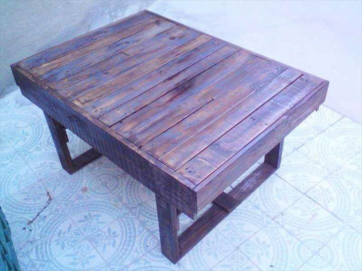 repurposed wooden pallet coffee table