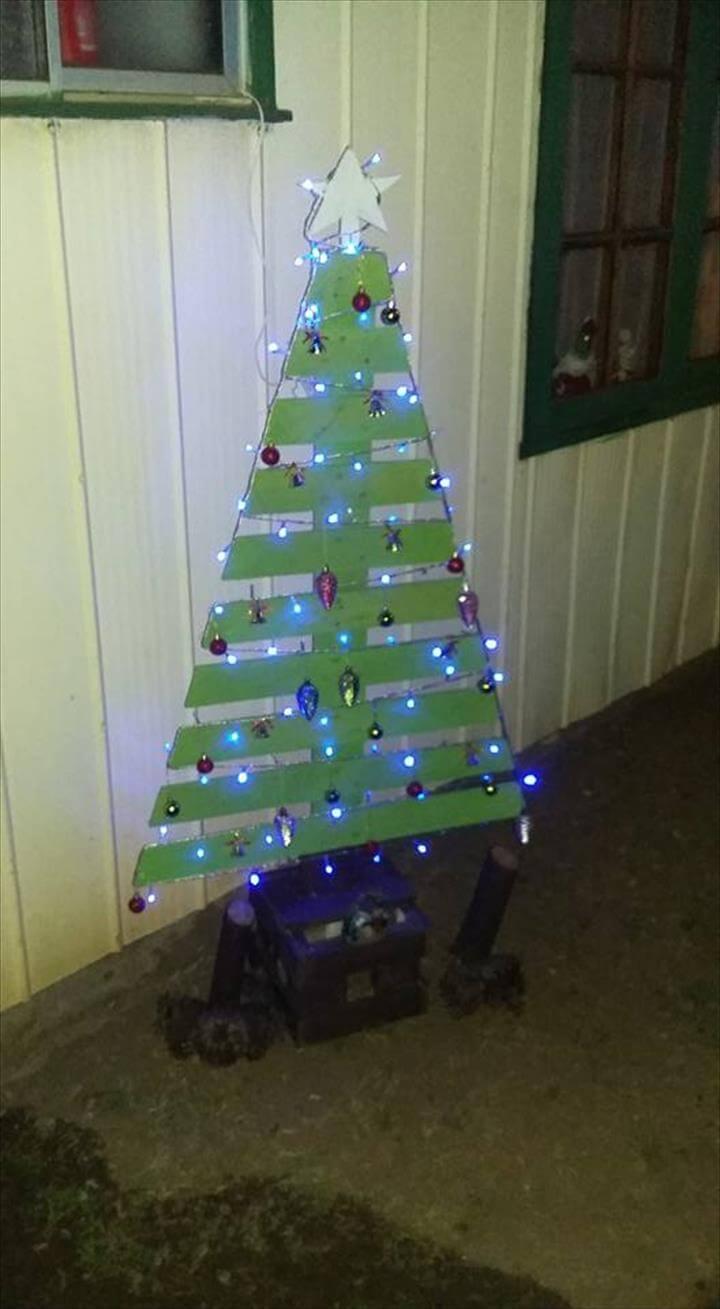 green painted pallet tree with LEDs