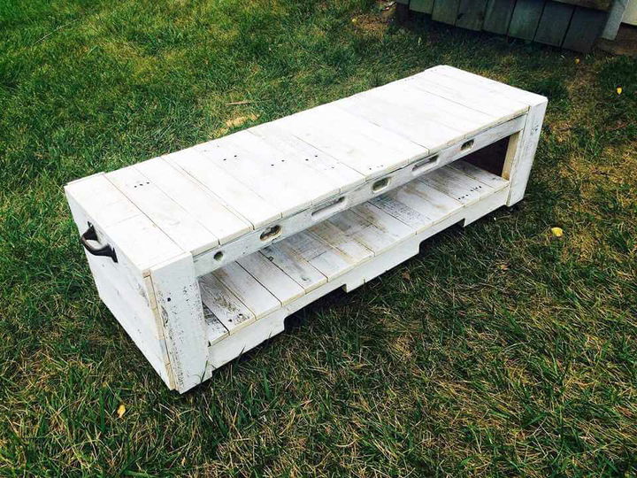 pallet bench with side handles