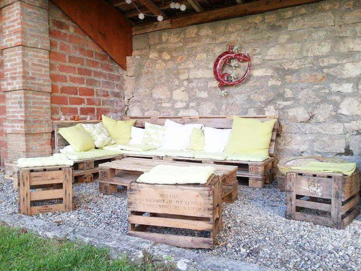 handmade wooden pallet porch sitting set