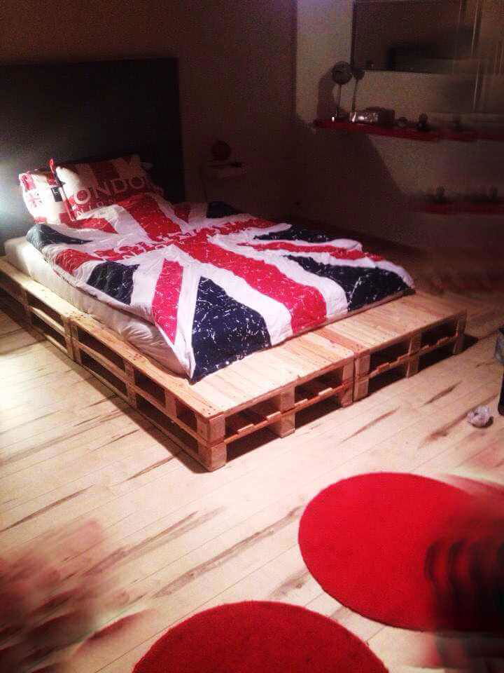 wooden pallet platform bed