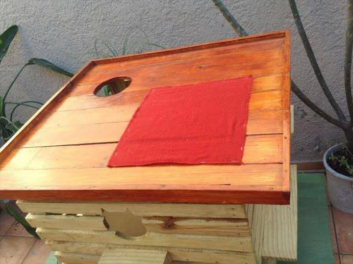 low-cost wooden pallet pet house