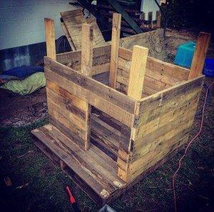 Rustic Pallet Dog House - Easy Pallet Ideas