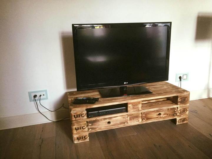 repurposed wooden pallet media stand