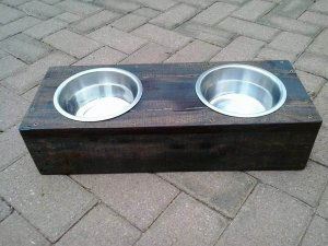 DIY Pallet Cat or Dog Bowls - Easy Pallet Ideas