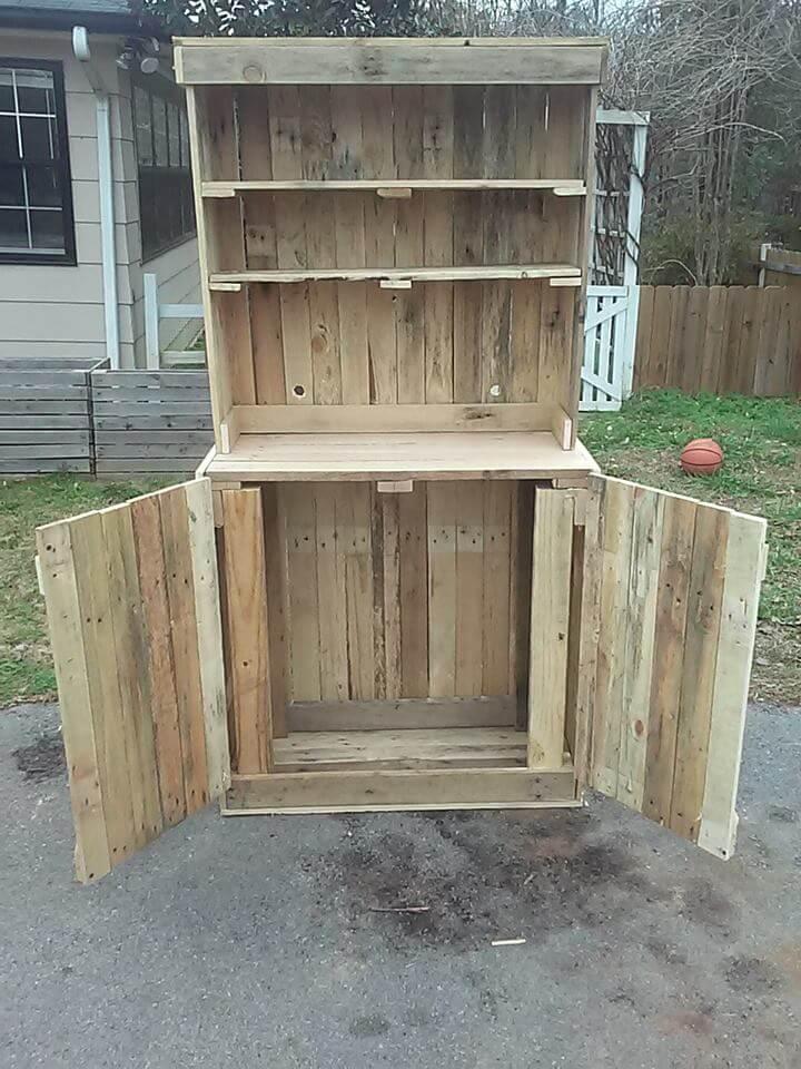 recycled pallet hutch