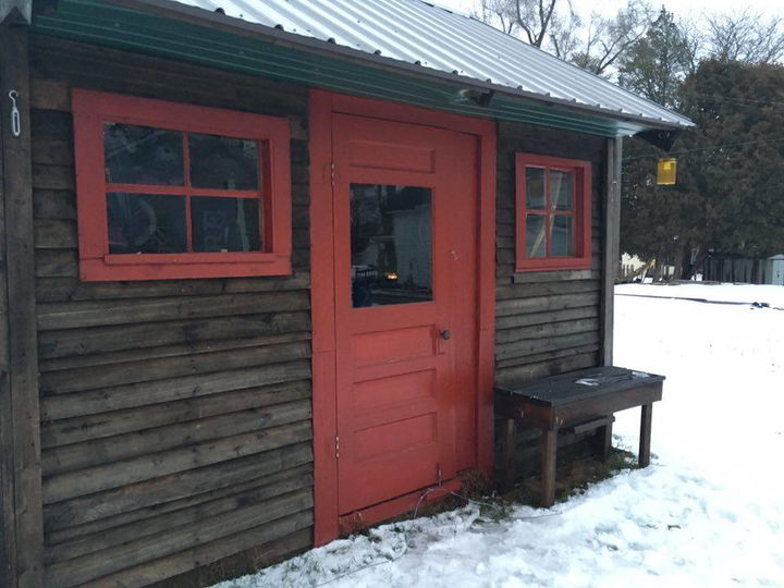 make your own pallet shed or pallet cabin - easy pallet ideas