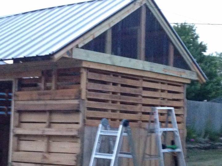 repurposed wooden pallet shed